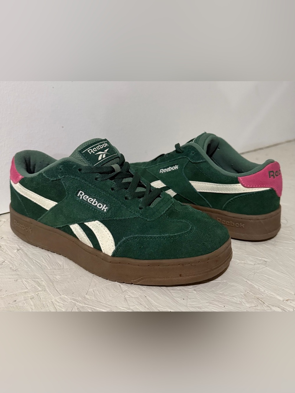 Reebok Green Suede Court Sneakers Gum Sole Pink Heel Women’s 9